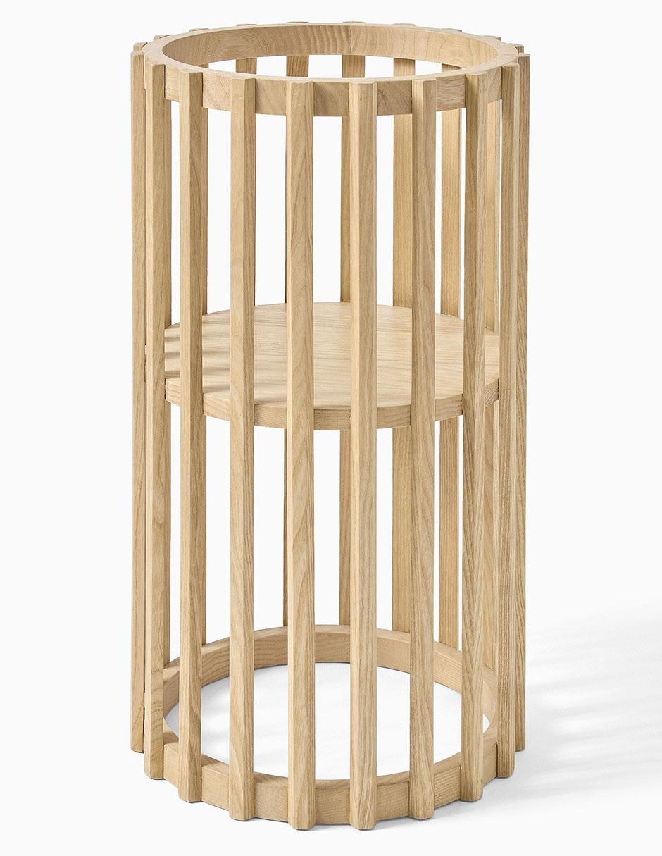 Base para maceta Slatted Wood de madera con sistema automático de riego