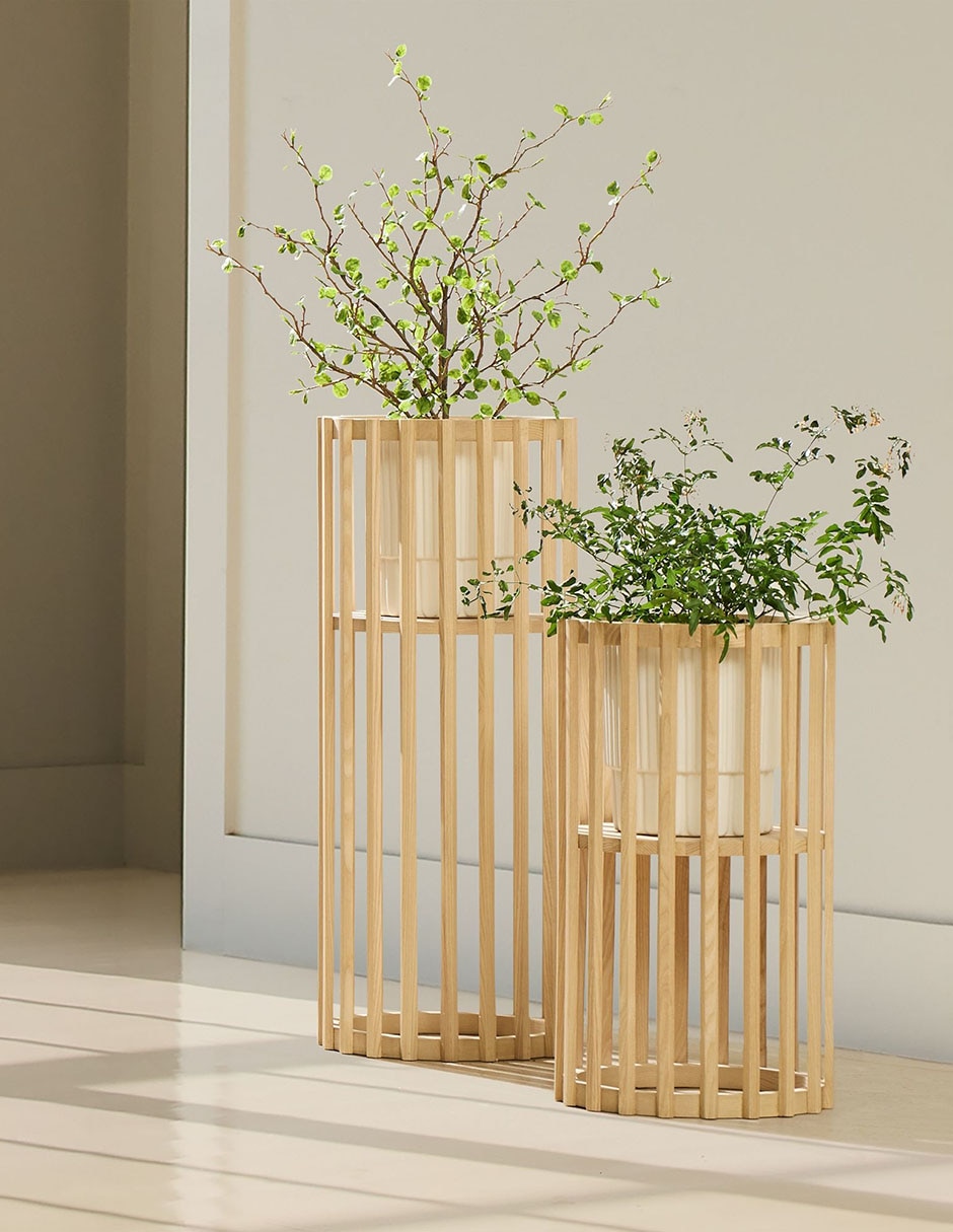 Base para maceta Slatted Wood de madera con sistema automático de riego 2