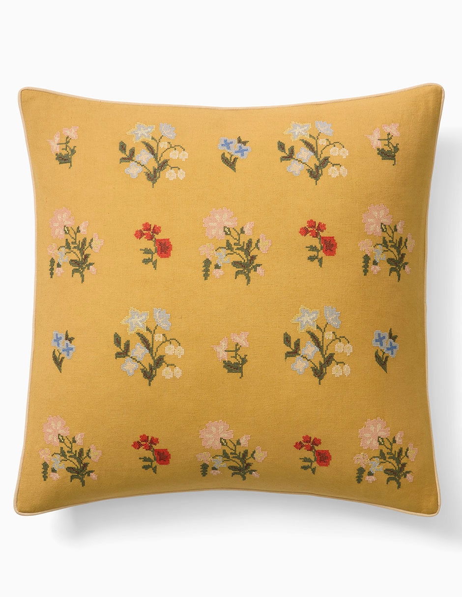 Funda cojín Emma Chamberlain Embroidered Floral